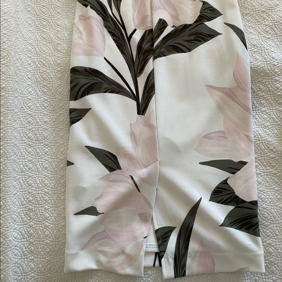 Matching Floral Set - Picture 5 of 7